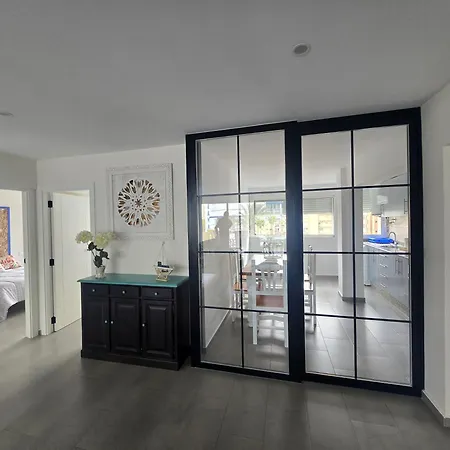 Exclusive Oceanfront Penthouse ベニドルム